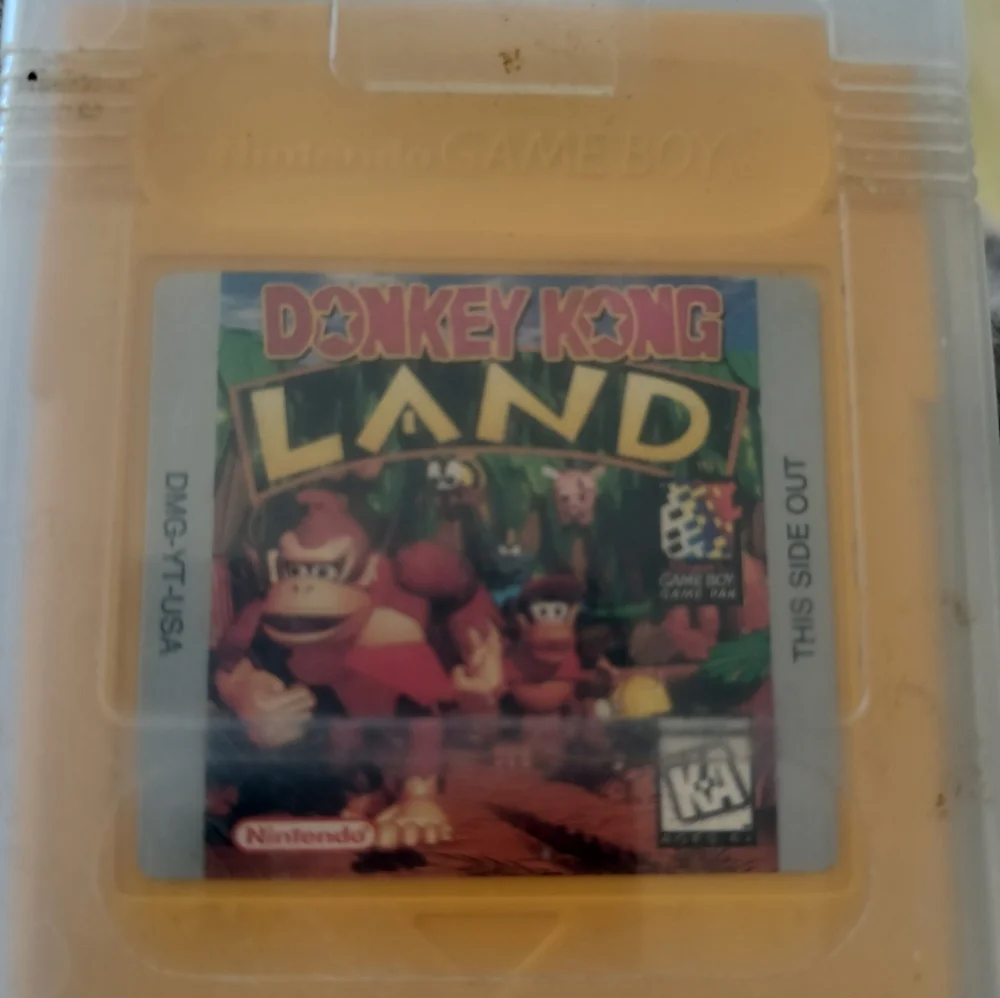 Nintendo Game Boy Pocket Gold MGB-001 With Donkey Kong Land & Tetris.